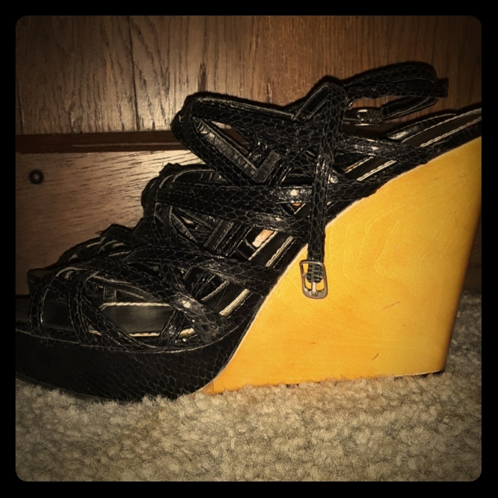 {White House black market} wedges size 8 1/2